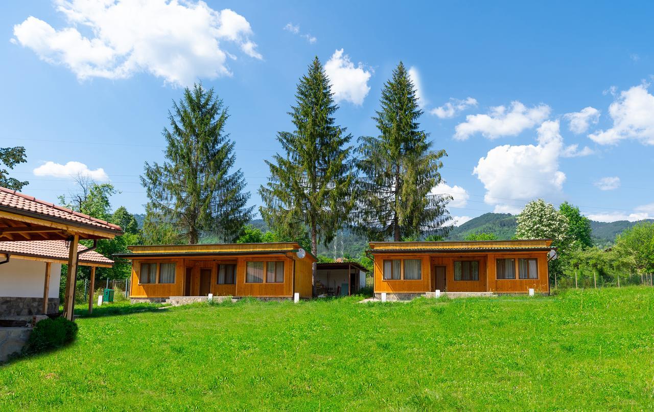 Guest Houses Apriltsi Kravenik Exterior foto